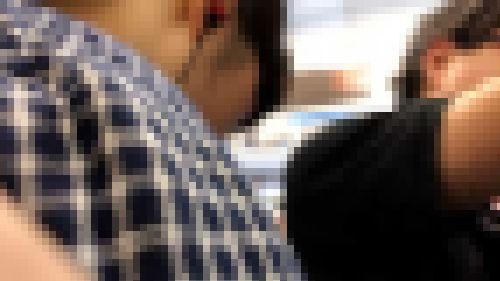 【痴漢-part.4】お触りしちゃいました。※ガチ盗撮 サンプル画像