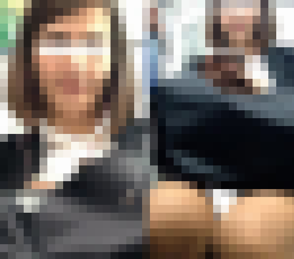 (電車対面）（顔出し）一生懸命に就職活動に勤しむリクルートスーツ留学生…アンソニーちゃんのCuteな笑顔を観察してみました!!画像