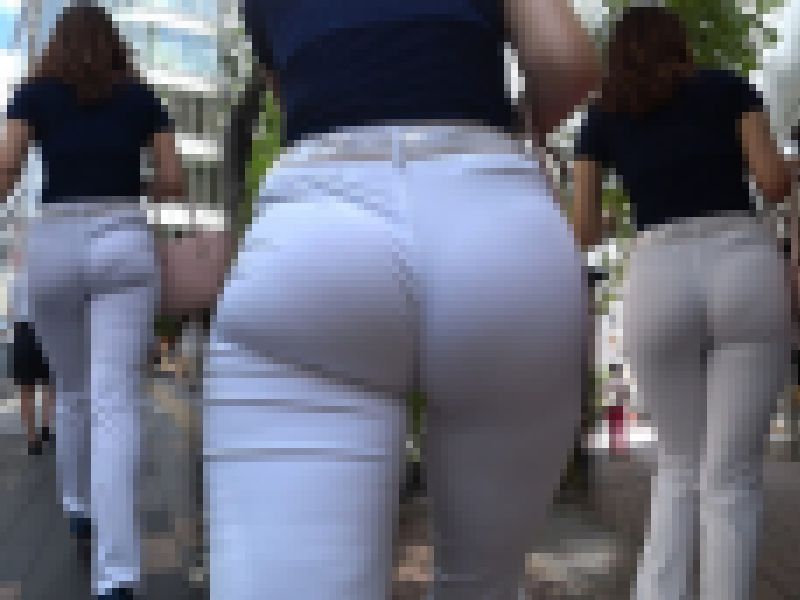 【高画質】長身美女のくねる尻肉！！もはや白スーツパンツ姿で歩くだけで金メダル♪ サンプル画像