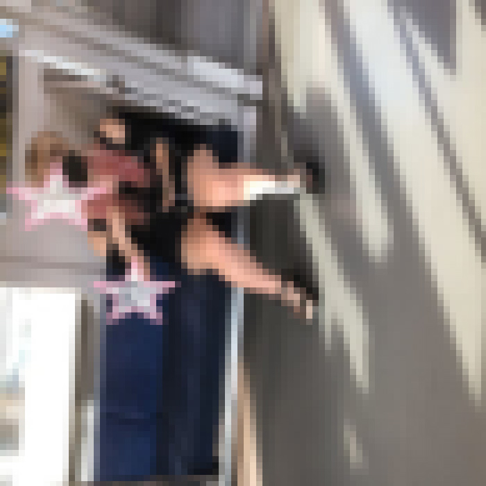 ロリギャル様の生足がスケベなので追跡した サンプル画像