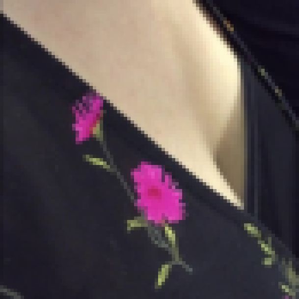 巨乳OLさんの谷間画像