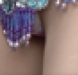 キュートなダンサーちゃん、下の衣装の股間部分がブカブカで中の下着がずっと見えちゃってる！画像