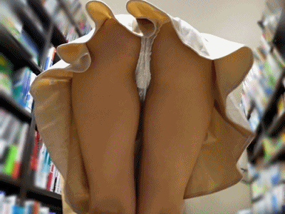 【巨乳お姉さん☆ワンピの中の秘密】肉厚尻に食い込みパンティでスカートの中はエロエロ空間＋ぷるぷるおっぱいお触り中!!!画像