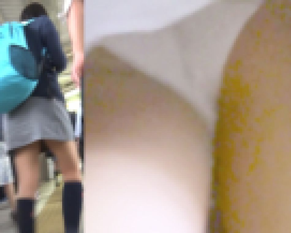 パンチラ盗撮 制服女子 タイトスカートの中の白パンツ激写 サンプル画像