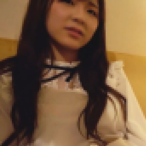 ゲーム好きインドア女子 使い慣れていないおまんこはよく締まる 気持ちよくて中出し画像