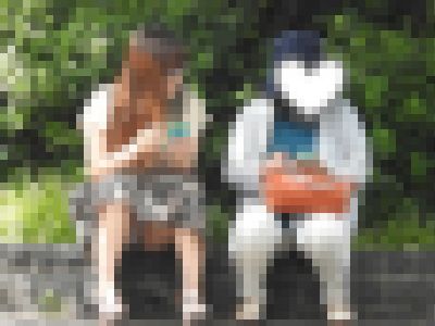 お座りお姉さん発見！！（ＦＨＤ）大変です！！パンツが見えてますよ４９ サンプル画像