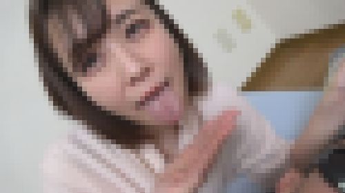 手に唾液を垂らして私の顔に唾パックし鼻下＆鼻腔を執拗に舌でほじる変態女子（完全オリジナル） サンプル画像