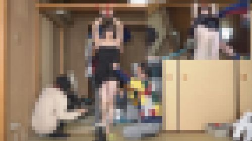 美脚をクネクネさせながら押し寄せる悶絶感を我慢するお姉さん（完全オリジナル） サンプル画像