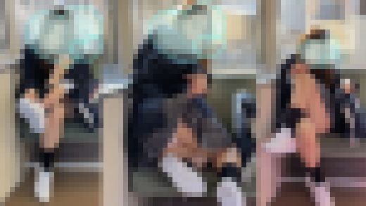 電車で対面したJKがスカートヒラヒラさせパンティ見せ付けてくる サンプル画像