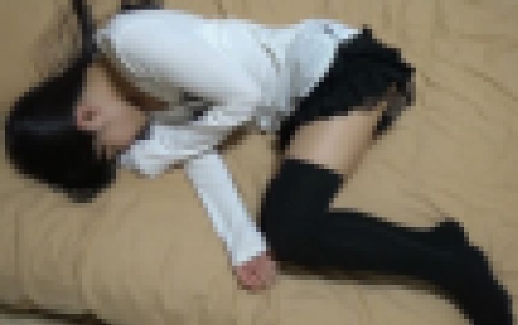 塾の子　谷川まなみ　華奢な体　折れそうに細い　マンコも小さい　寝ている間にハメ撮り サンプル画像