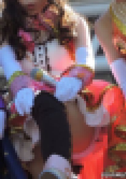 しゃがんで少し下から撮影3人組の真ん中コスプレ2016冬【動画】イベント編 2859と2844セット販売 サンプル画像