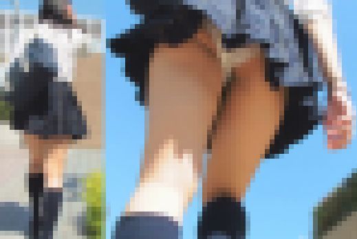 スケスケ下着がエロい現役娘の無防備な背後からのパンチラ盗撮動画 サンプル画像