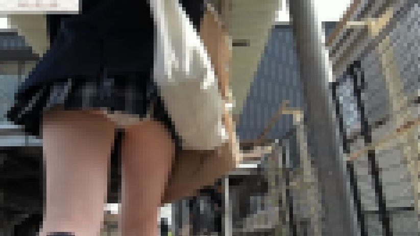 埼玉某駅の激ミニちゃん純白パンツ編後編 サンプル画像