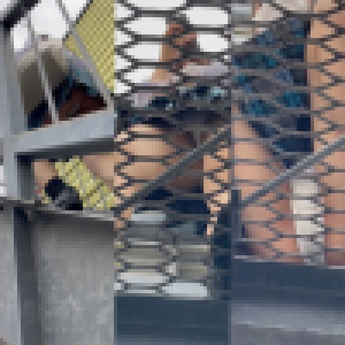 Tバックの青チェを真下から サンプル画像