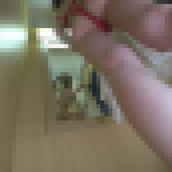 盗撮20　スレンダーお姉さんの激赤食い込みTバック 画像