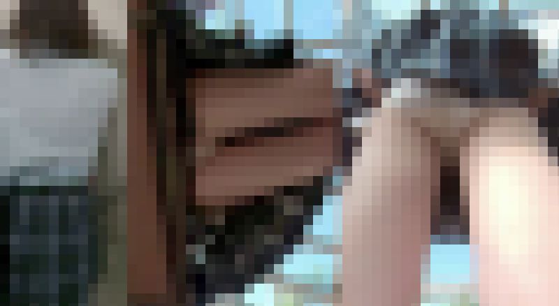 公衆の面前でパンツを直すJK サンプル画像