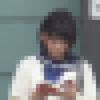 【レア】駅のホームで偶然見つけた絶対領域の極上JKを電車内～路上まで尾行し、盗撮してます。 サンプル画像