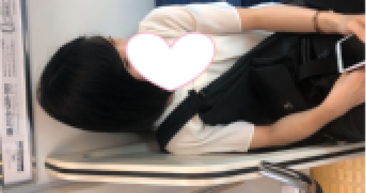 【顔フェチ】目の前のお姉さんの顔をガン見する サンプル画像