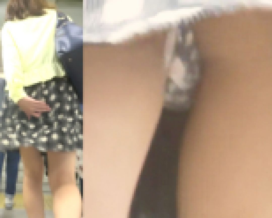 パンチラ盗撮 女子大生 Tバックを接写 パンチラガードされても強引撮影 サンプル画像