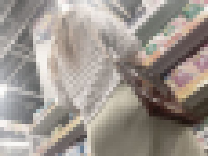 ギャルに群がる二人の同業者/純白の食い込みおパンツ接写【禁断の逆さ撮り】Vol.47　サンプル画像2