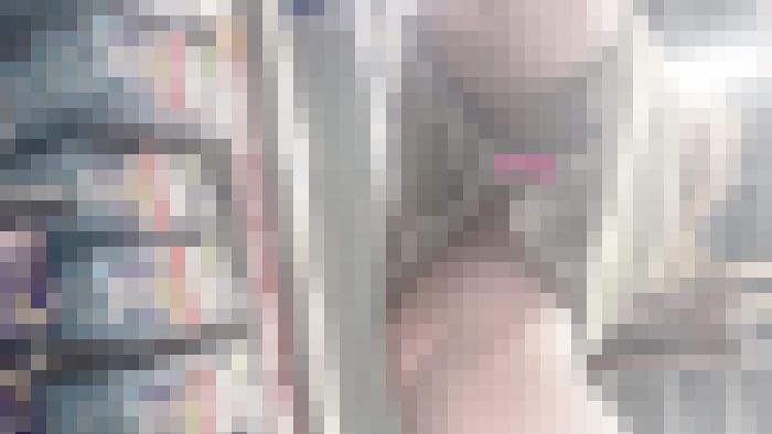 ギャルに群がる二人の同業者/純白の食い込みおパンツ接写【禁断の逆さ撮り】Vol.47　サンプル画像5