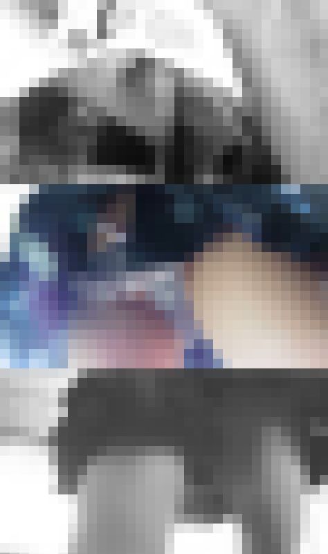 【再販】電車内Pチラ盗撮55 太ももパンツお腹までがっつり丸見えな現役女子学生密着パンチラ動画　サンプル画像1