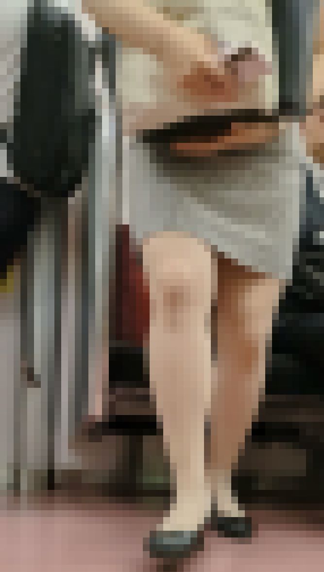【214】絶妙な角度でお座りのOLお姉さんの美脚を観察！　サンプル画像4