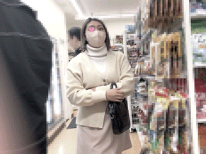 同業者は仲間を呼んだ！二人の協力者vs白いネコvs純白パンティ美人【禁断の逆さ撮り】Vol.50 サンプル画像