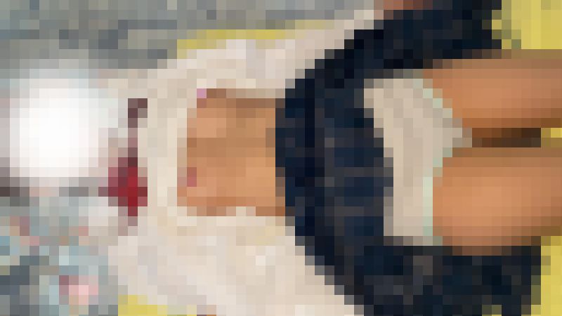 養子をベッドで脱がせて未発達な身体を観察/鬼畜親父32　サンプル画像1