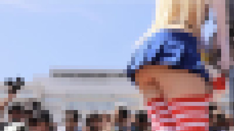 【再販】食い込みが凄くて履いてるかわからない島風コスプレイヤーさんをローアングルから　サンプル画像1