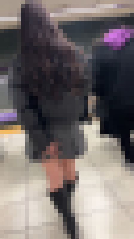 スタイル抜群JDさん　必死にミニスカを押さえる　サンプル画像1