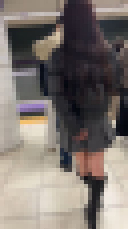 スタイル抜群JDさん　必死にミニスカを押さえる　サンプル画像2