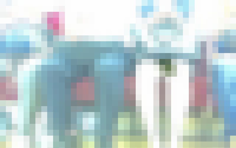 OLさんのムチムチした太ももから見える三角ゾーン サンプル画像