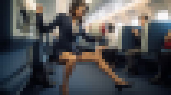 【再販】【AI CA】ミニスカ制服姿でボールを拾ってくれたキャビンアテンダントの無防備な瞬間が刺激的　サンプル画像1