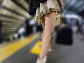 【電車】ひらひらのフレアミニで乗ったら サンプル画像