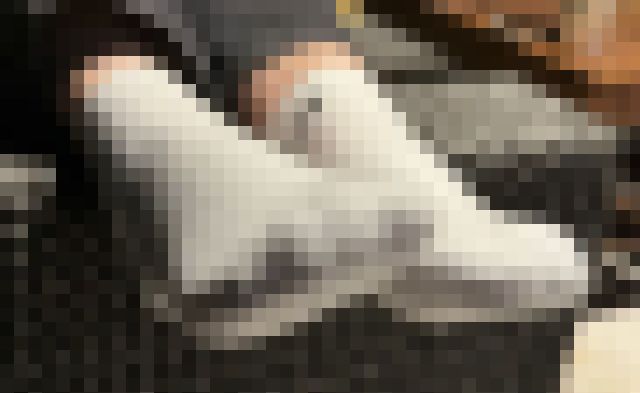 人懐っこい可愛い子のナイキスニーカーと白靴下足裏 サンプル画像1