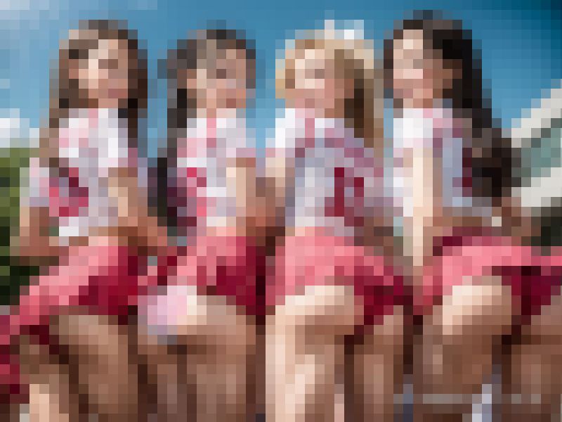 【チアガール No.03】アンスコ履き忘れてリボンや刺繍入りの生パンツが丸見え!?美少女たちのローアングル・しゃがみ・ハイキック　サンプル画像2