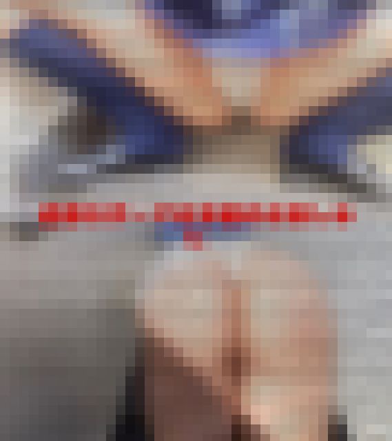 【高画質】都内のJK盗撮?どぎつい尻と具が神風でハミ出しモロ見え?大迫力の接近撮影！　サンプル画像4