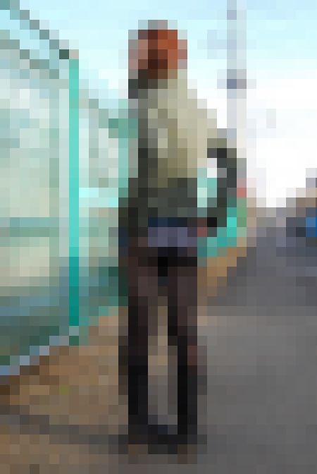 【再販】デニムミニスカに黒ストッキングを履き自慢の美脚とホワイトパンティを魅せつけるパンチラ娘【Photo+MP4Movie】　サンプル画像1