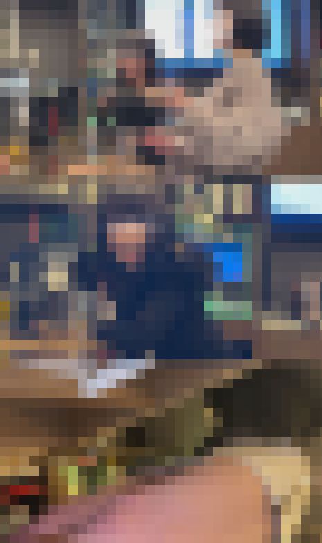 〔非コンプラ動画?〕ガールズバー集団痴●※新宿※キャスト（身長150cm前後、スレンダー、セミロング)　サンプル画像1