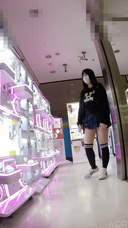 【再販】デニミニとニーハイ女子の純白綿パンをたっぷり逆さ追跡　サンプル画像2