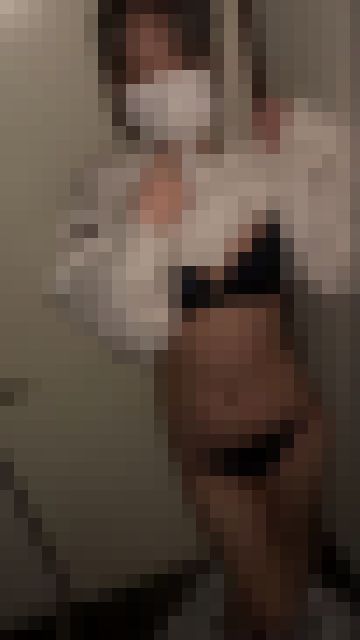 自宅玄関でコンカフェ女子に身体検査させてもらった後、立ちバックで味わいました。　サンプル画像2