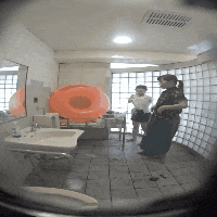 【再販】共同トイレで小動物系Ｊ〇★友達と水着に生着替え サンプル画像