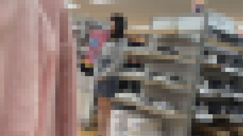 〔非コンプラ動画(63)〕アパレルスタッフ集団痴カン※a■□〇品〇（黒髪ボブ、身長160cm前後、ミニスカート）　サンプル画像1