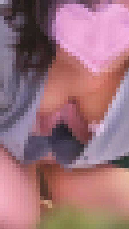 片付け中のＯさんのセクシーな谷間　乳首見えてますよ・・・　サンプル画像3