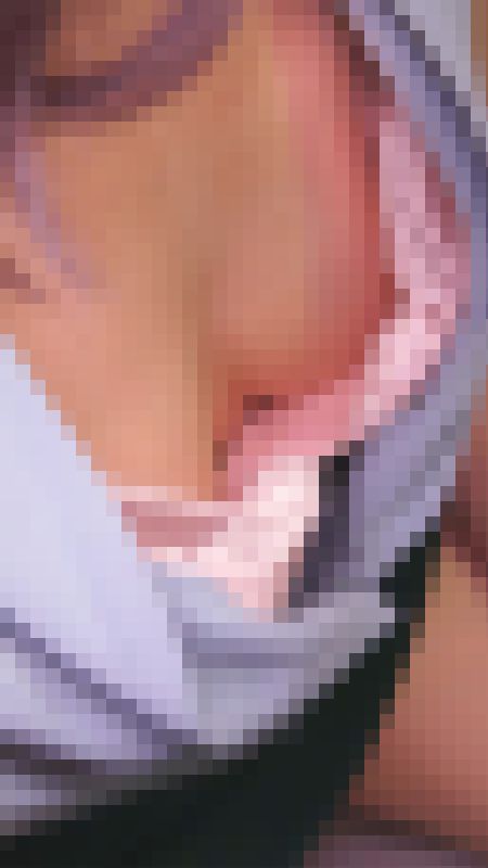 片付け中のＯさんのセクシーな谷間　乳首見えてますよ・・・　サンプル画像4
