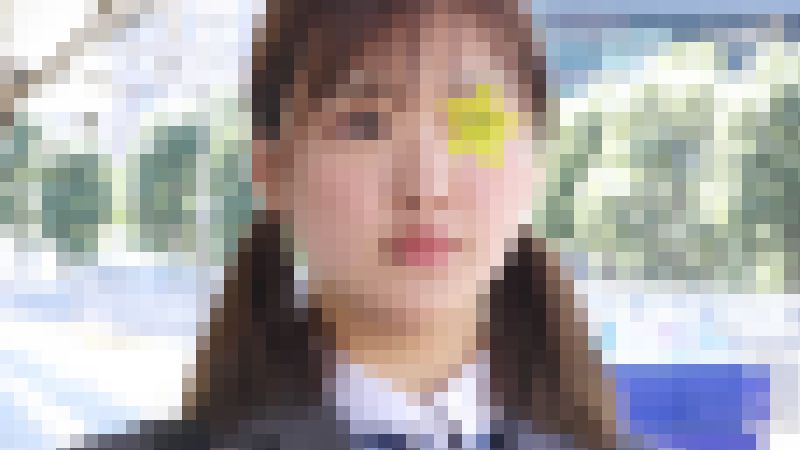 《国宝爆乳》【電車チカン】★すっぴんツインテ無垢美少女の衝撃のHカップ国宝乳★自ら股を開いて涙目即ハメ志願　サンプル画像1