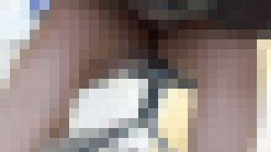【パンチラ・ブラチラ】尻の割れ目に食い込む真っ赤なTバックを穿いた清楚系美人部下　サンプル画像1