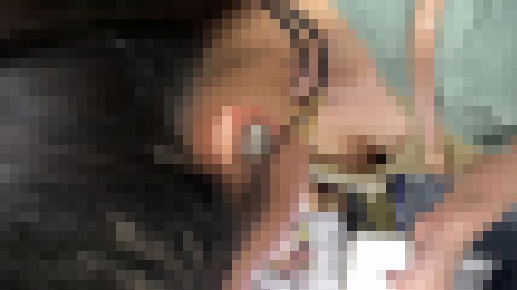 元が緩いトップスからタワワな巨乳が・・・　サンプル画像2