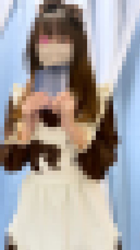 【メイドパンチラ逆さ撮り】現役学生＝桃ちゃんの丸尻スカート捲りで純白透けパン【コンカフェ/ローアングル】　サンプル画像1